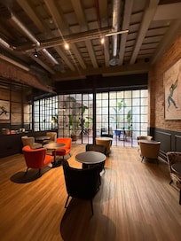 Breakfast/sitting area