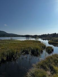 Les deux lacs à proximité moins d’un kilomètre à pieds