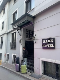 Very affordable hotel! Great staff and location!