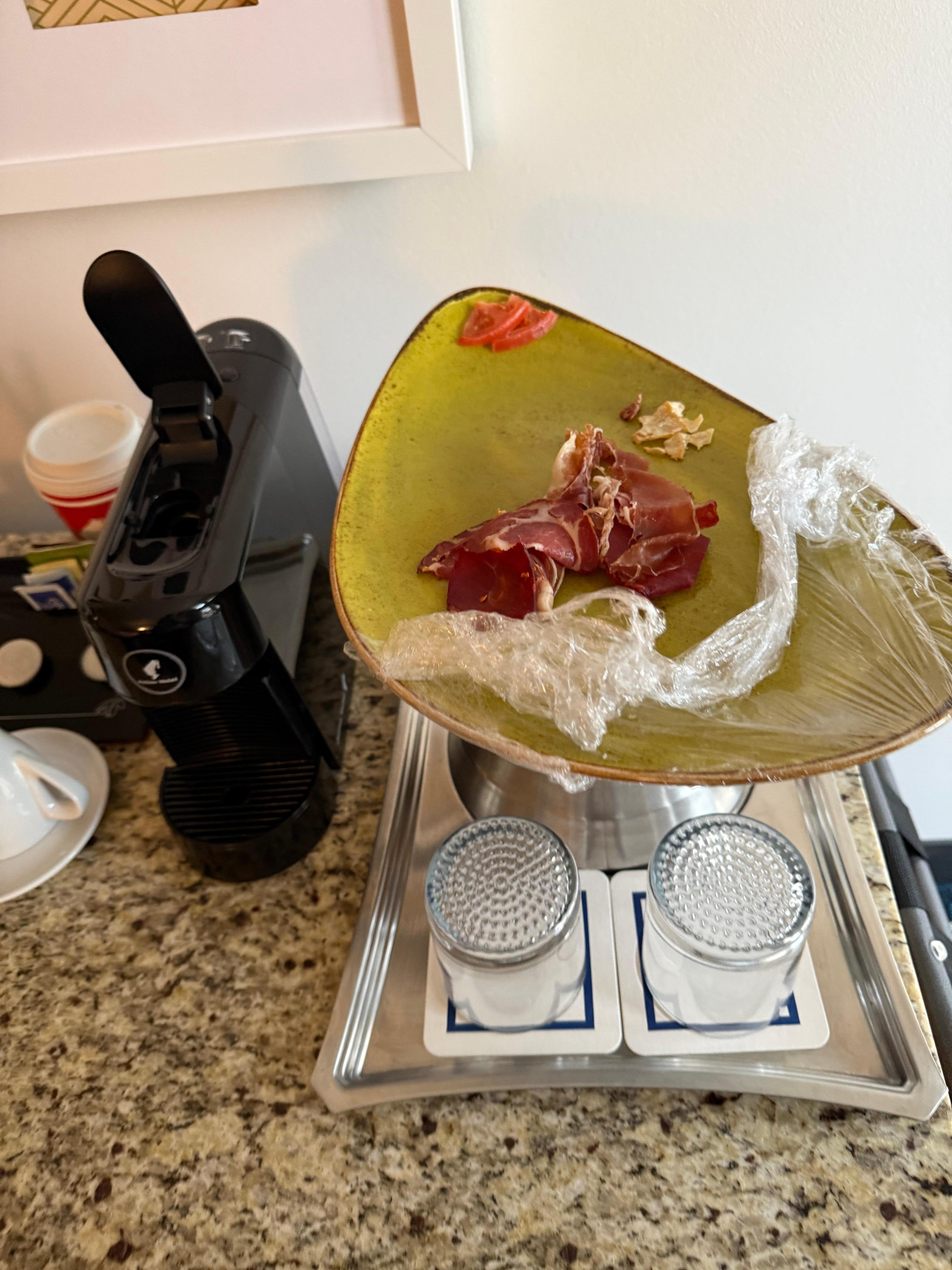 Food smelled bad already. Didn’t even bother to see if the room was clean before checking someone else in there. Keep in mind we checked in at 5:30pm….