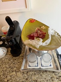 Food smelled bad already. Didn’t even bother to see if the room was clean before checking someone else in there. Keep in mind we checked in at 5:30pm….