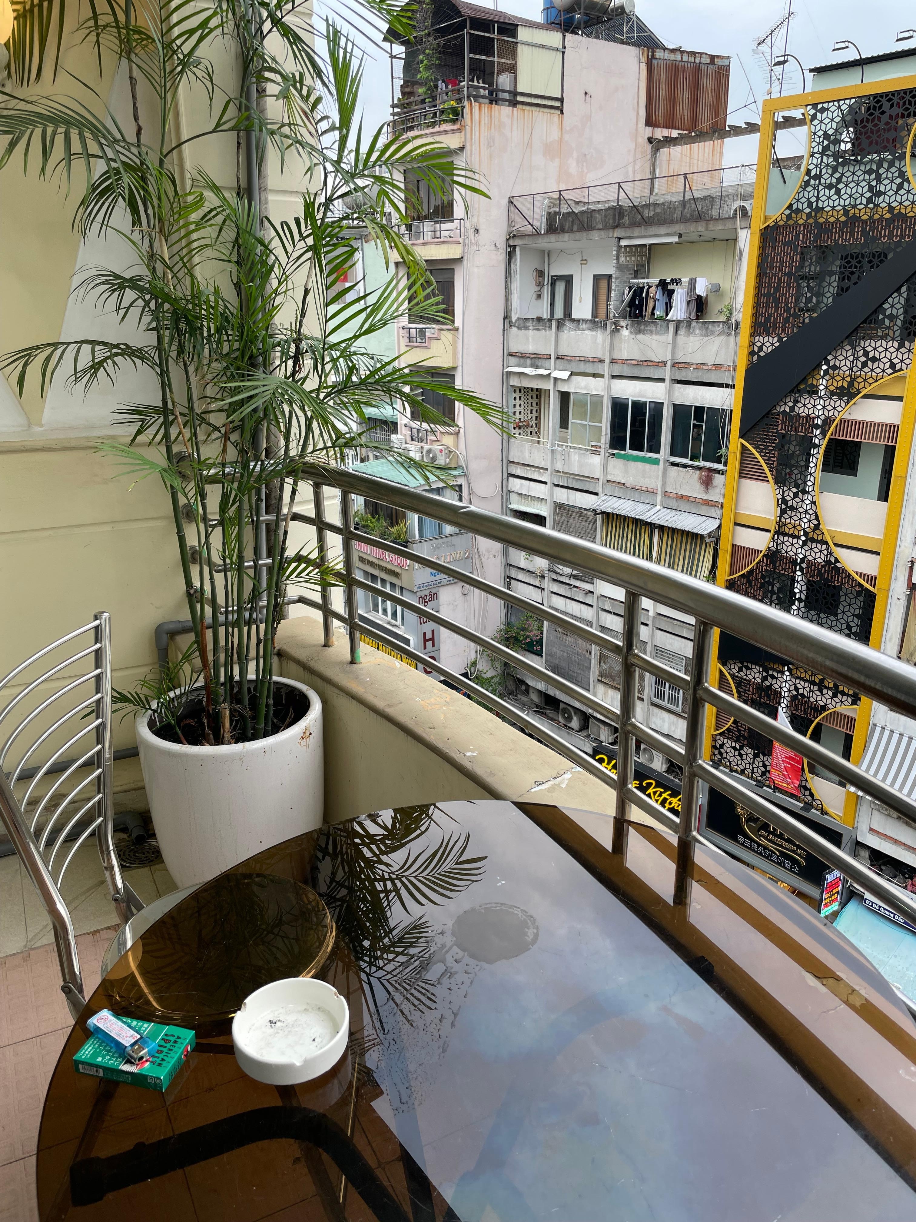 バルコニーでのみタバコが吸えます