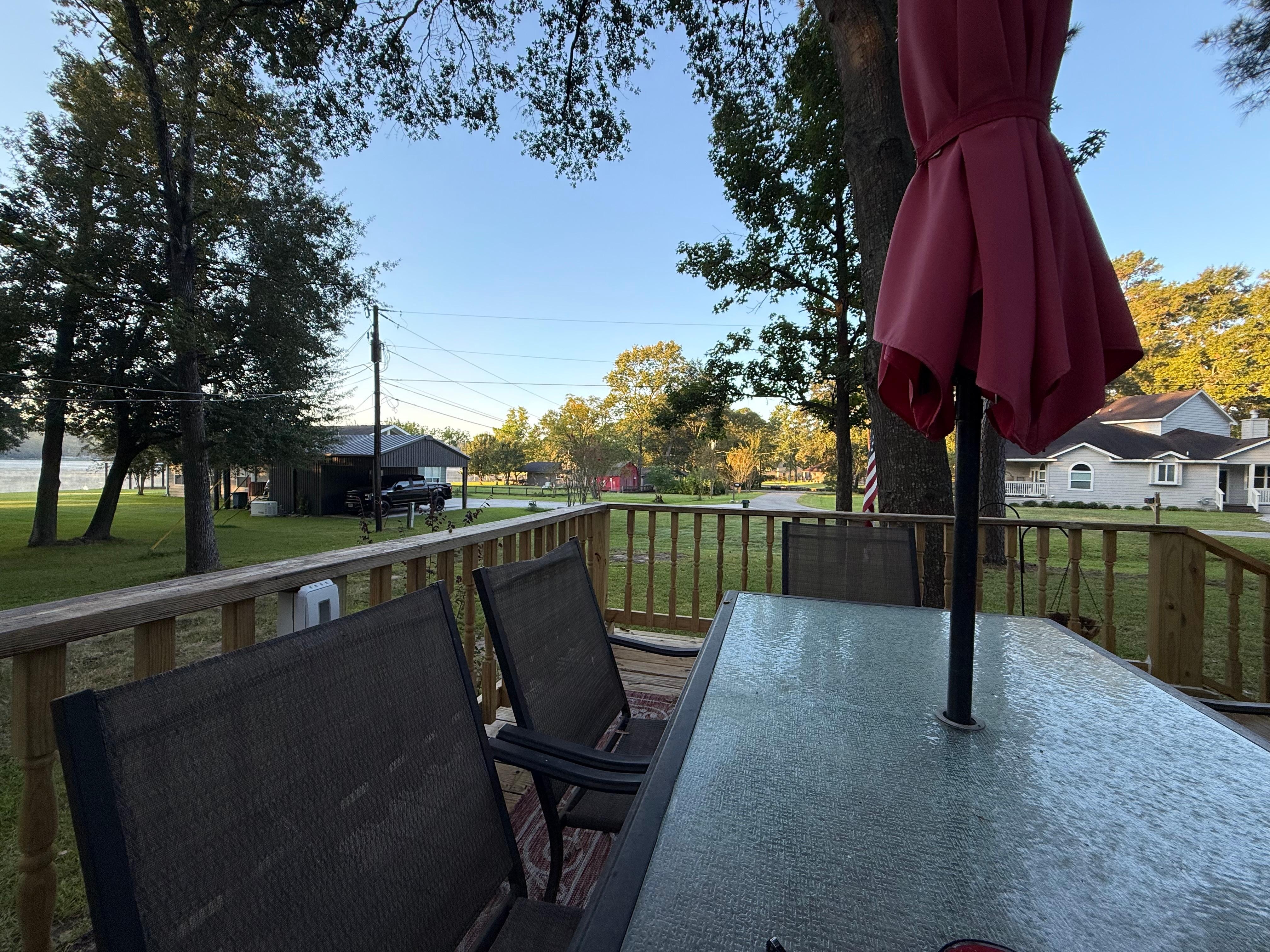 Nice big table in the front and back of the house. 