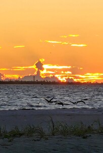 The sunset in Fort Myers Beach is so beautiful.