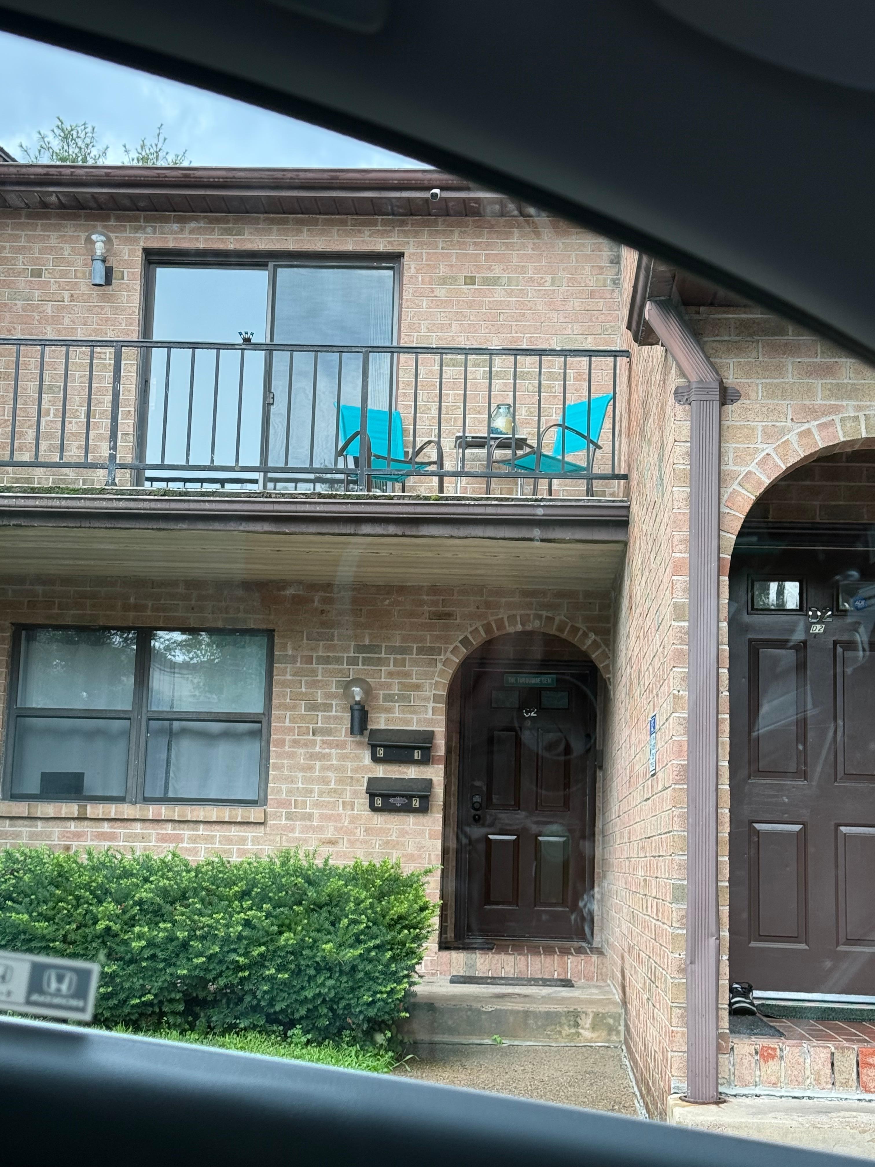 Apartment on 2nd floor w/balcony