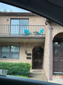 Apartment on 2nd floor w/balcony