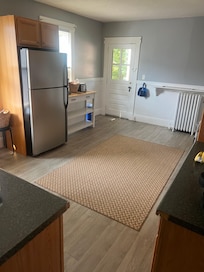 Original pictures showed breakfast bar. Table in the center of the room.
Shelves showing pottery