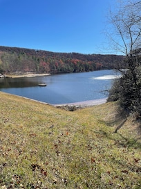 Hike around Lake Laura!