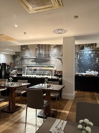 Buffet in the rear of the breakfast room on floor -1. The vintage and atmospheric photo of Piccadilly Circus is plastered like a fresco over the entire back wall and more than makes up for lack of view.