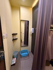 鏡子很重要,燈光充足