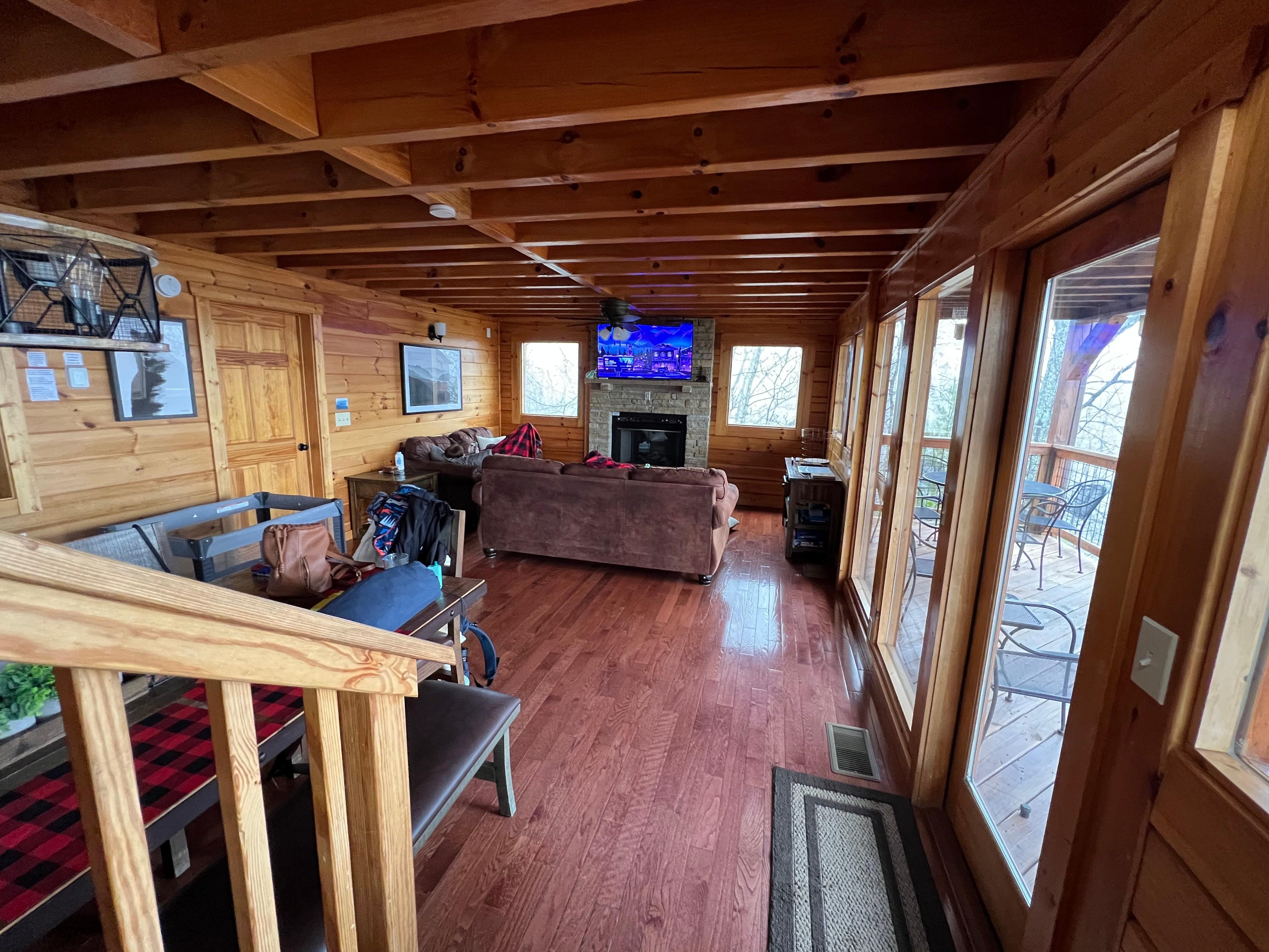 Downstairs lovely and cozy beautifully decorated 