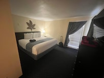 Main bedroom, king bed