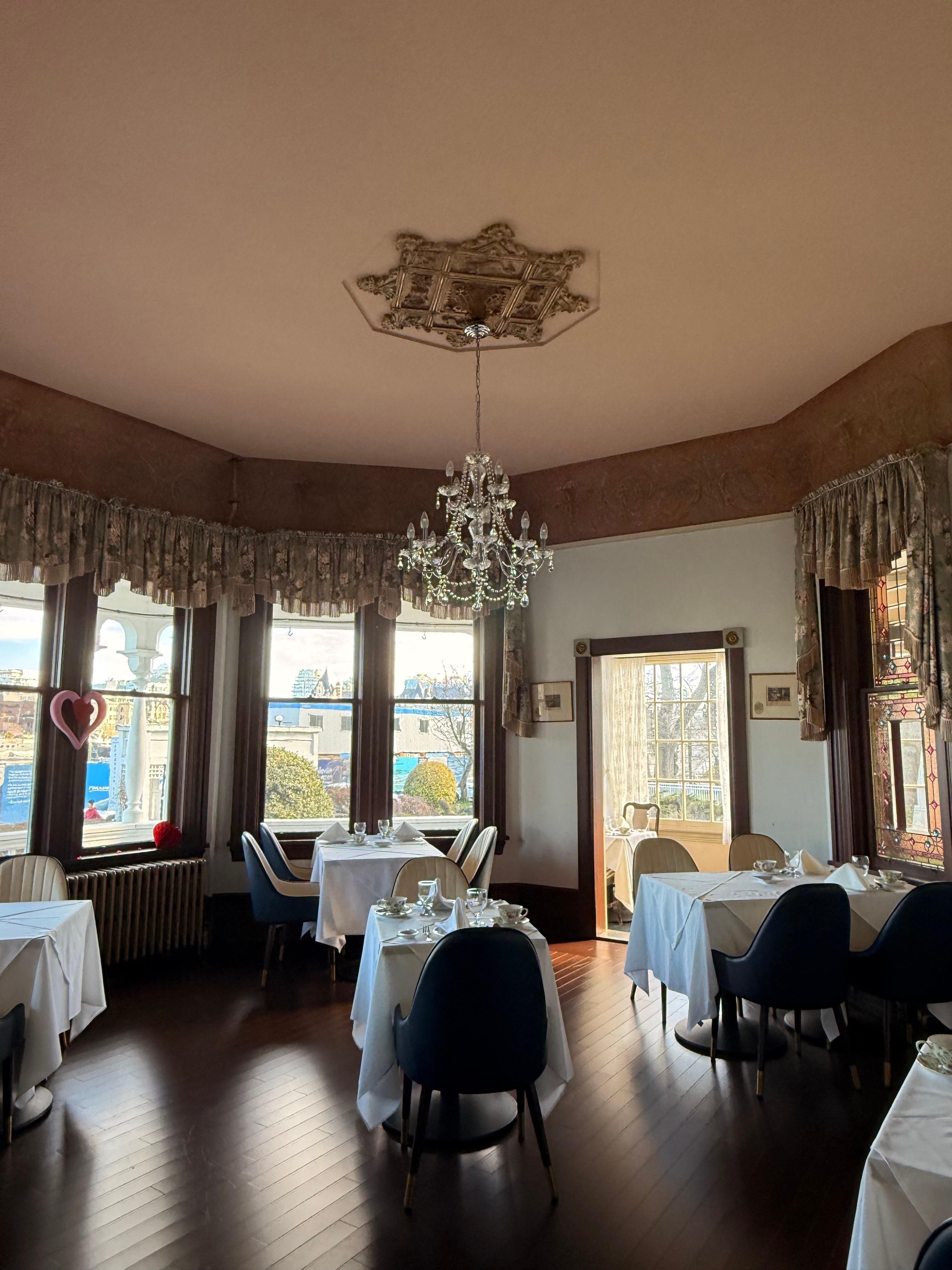 We didn’t have a chance to try the afternoon tea due to power outage. 