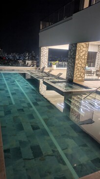 Pool and tub/jacuzzi