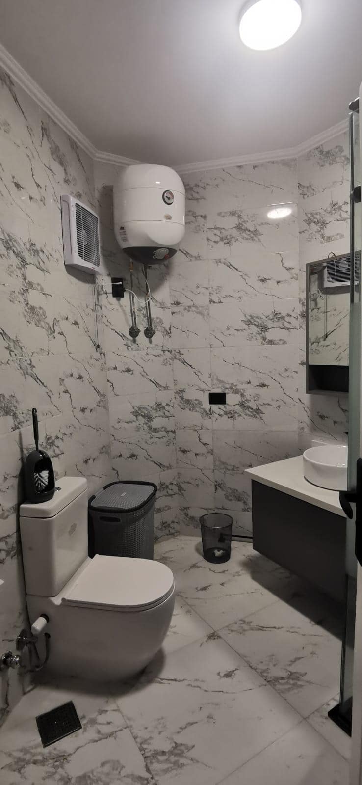 Badezimmer zu diesem Schlafzimmer