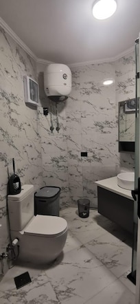 Badezimmer zu diesem Schlafzimmer