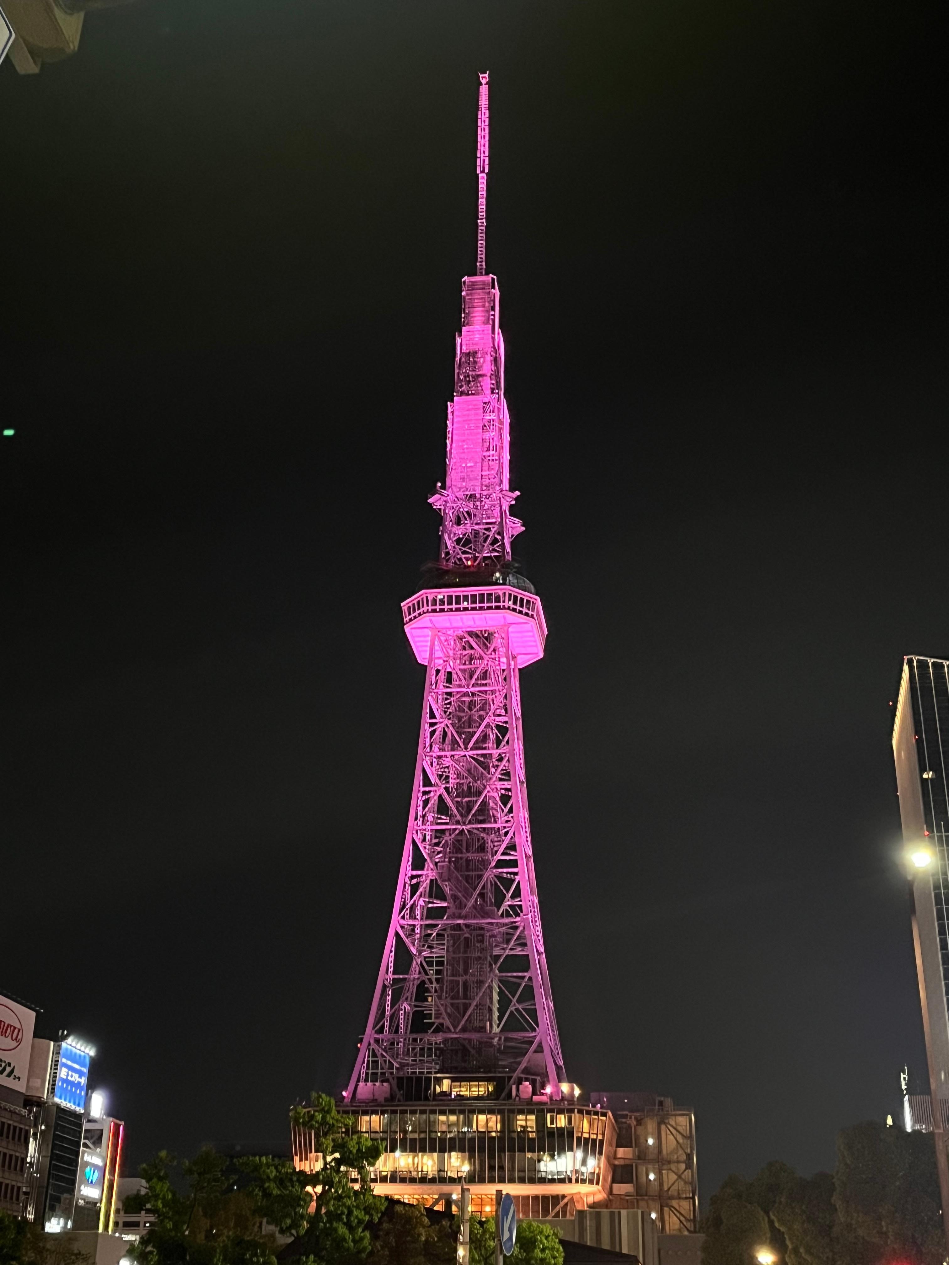 ホテルから歩いてすぐのところにミライタワーがあります。観光、ビジネスどちらにも好適なホテルです。