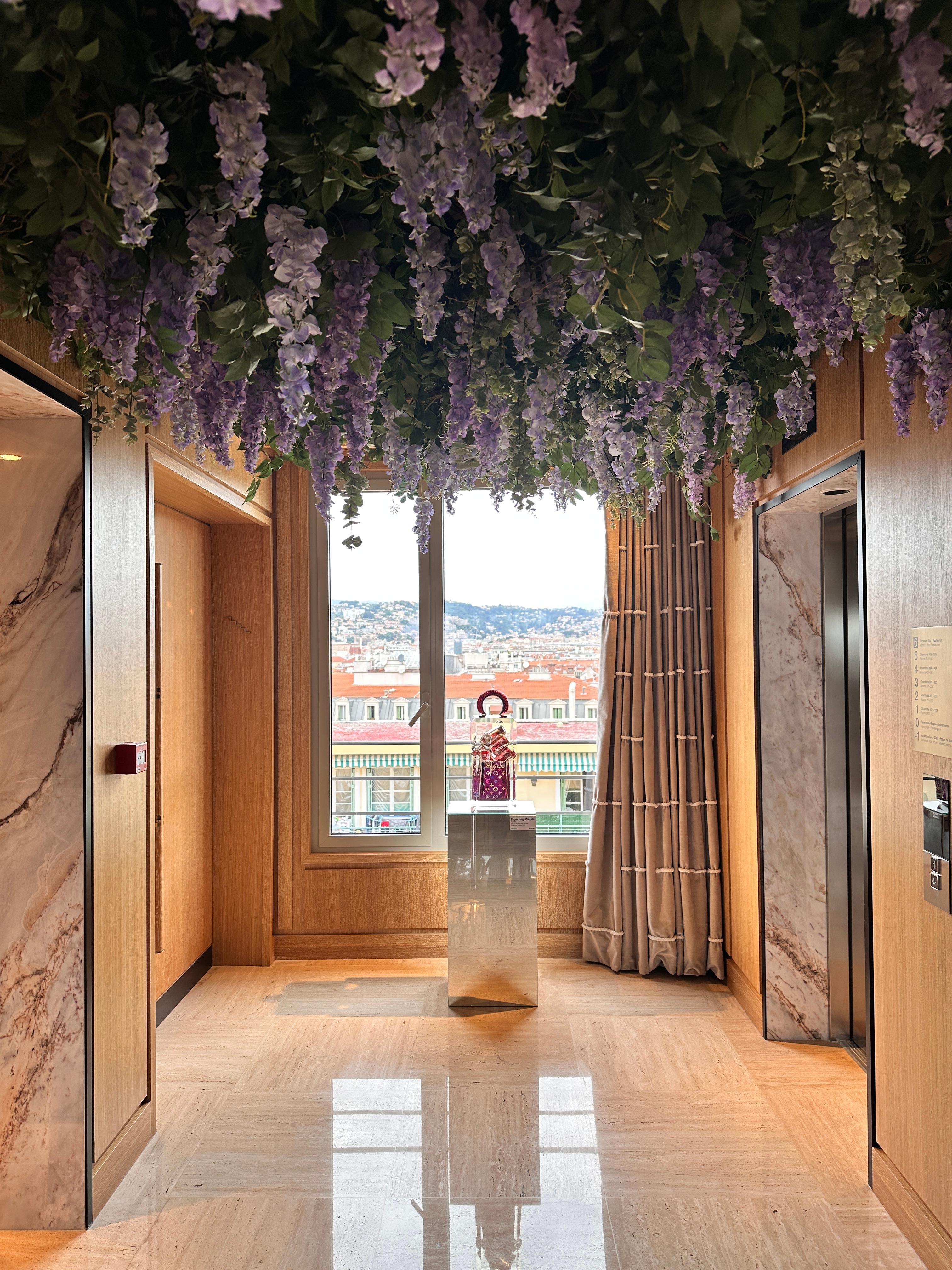 Top floor restaurant area 
