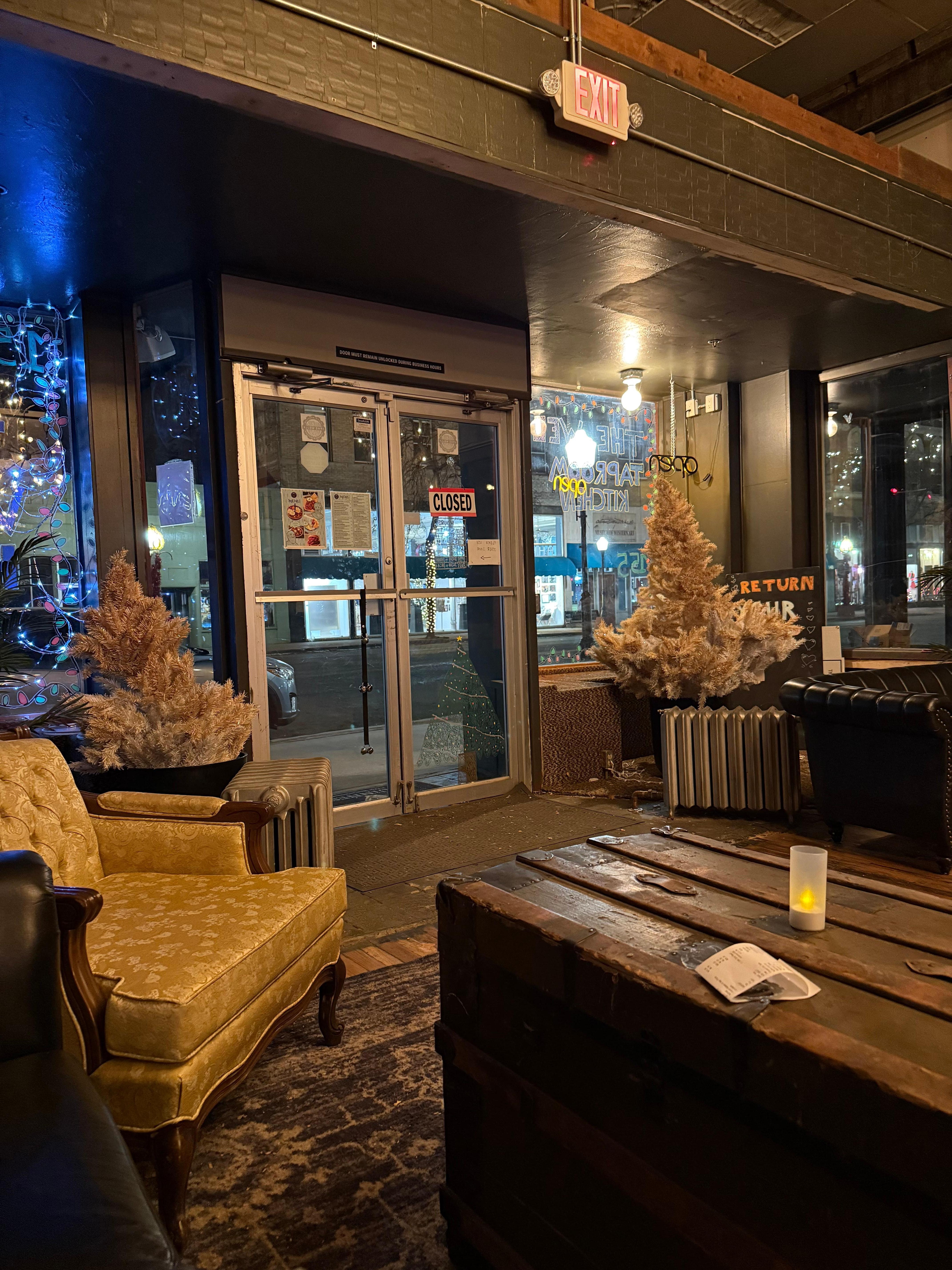 Lobby/Restaurant first floor 