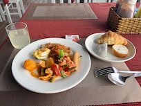ビュッフェスタイルで食べ応えありました。