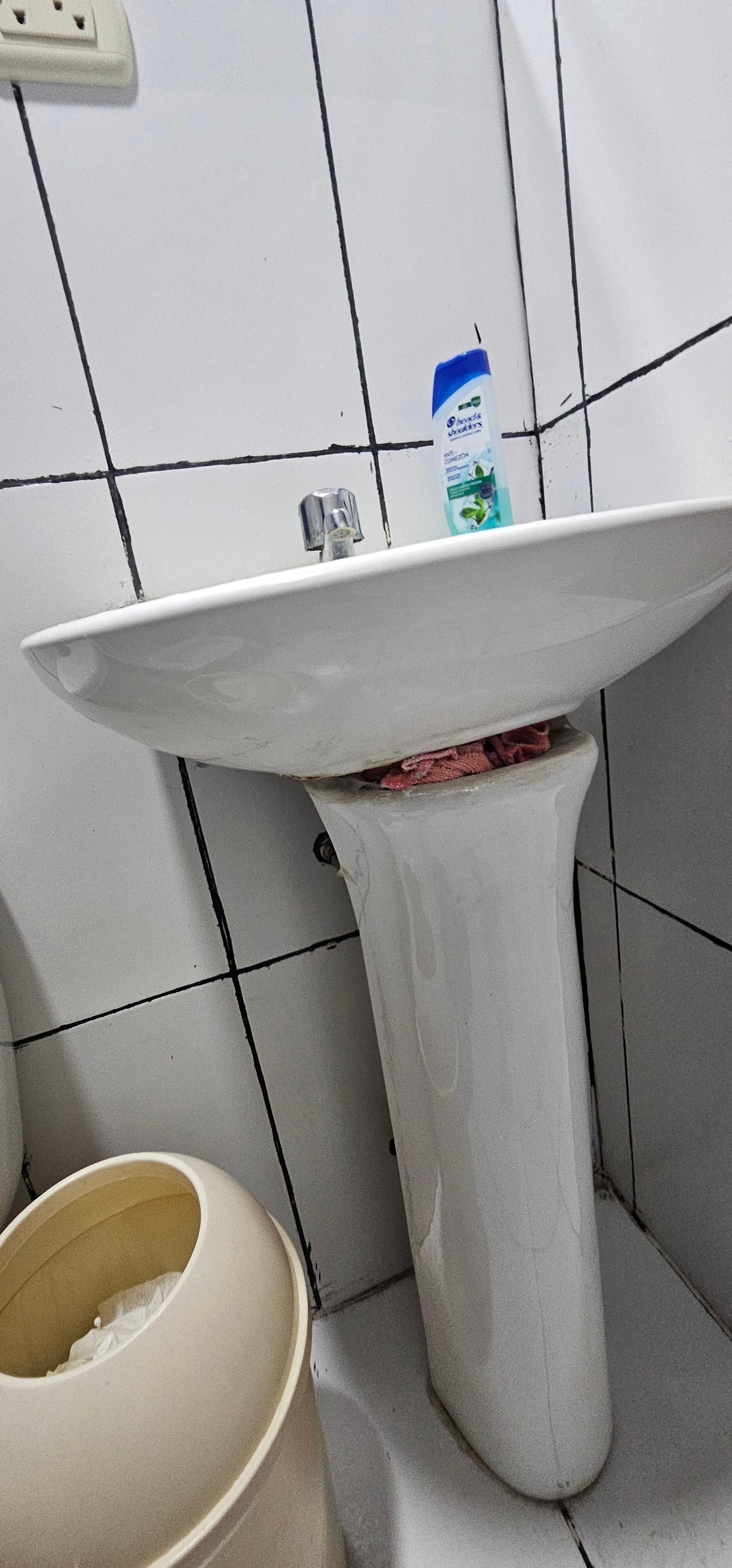 I guess the rack was to prevent it from wabeling more