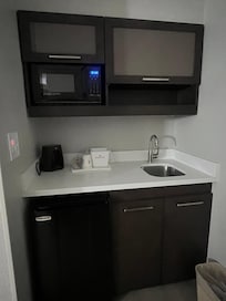 Microwave and Fridge perfect for leftovers 👍.