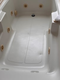 Tub didn't work and was dirty