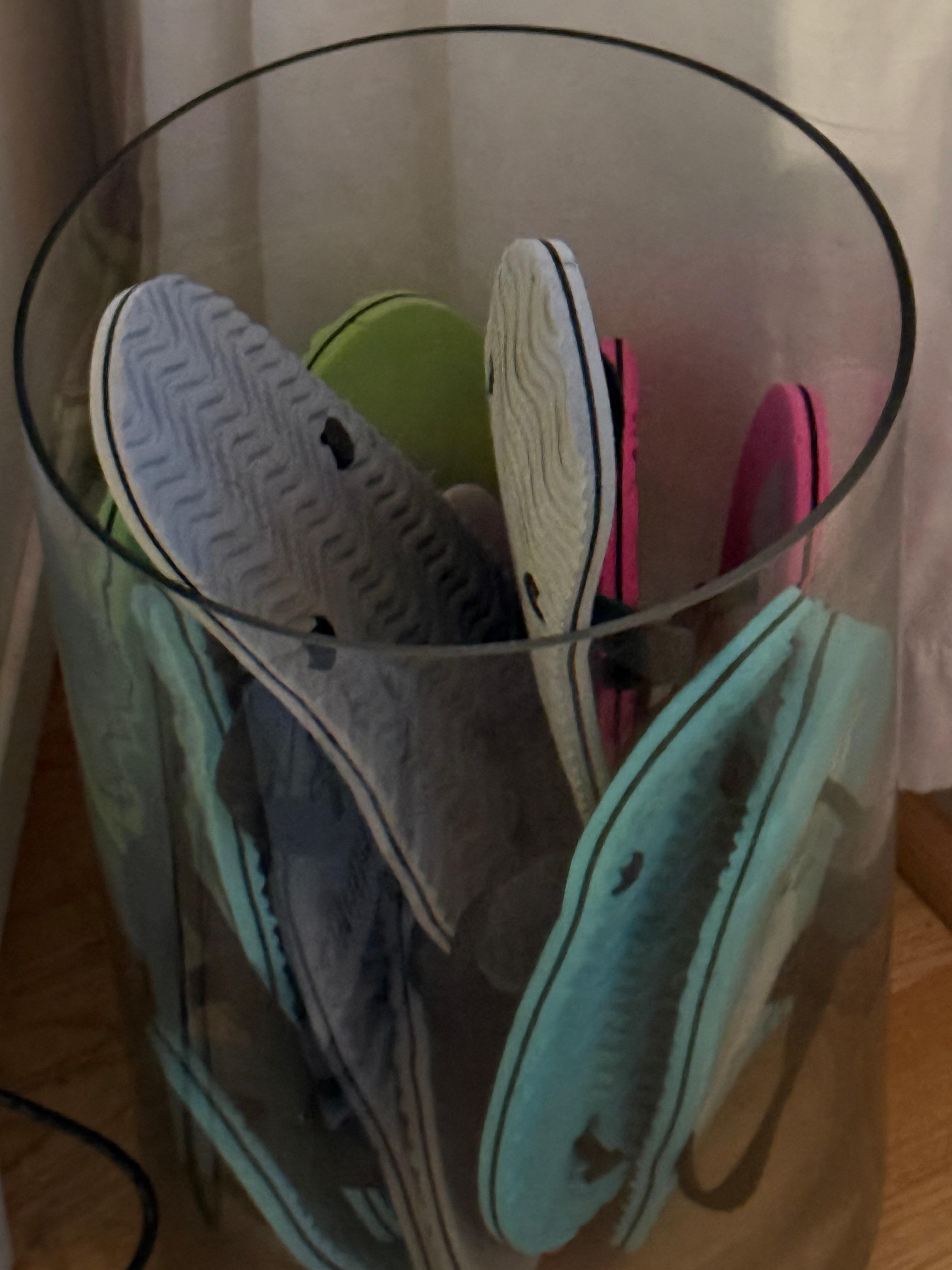 Extra flip flops & a clever decoration!