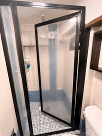 Very small bathroom you hit your knees against the wall when sitting by on the toilet.