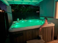 Amazing hot tub!