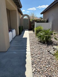 Love this walk in to the house