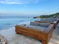 The lounge bordering the fantastic infinity pool