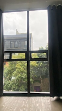 Las ventanas y la vista son preciosas