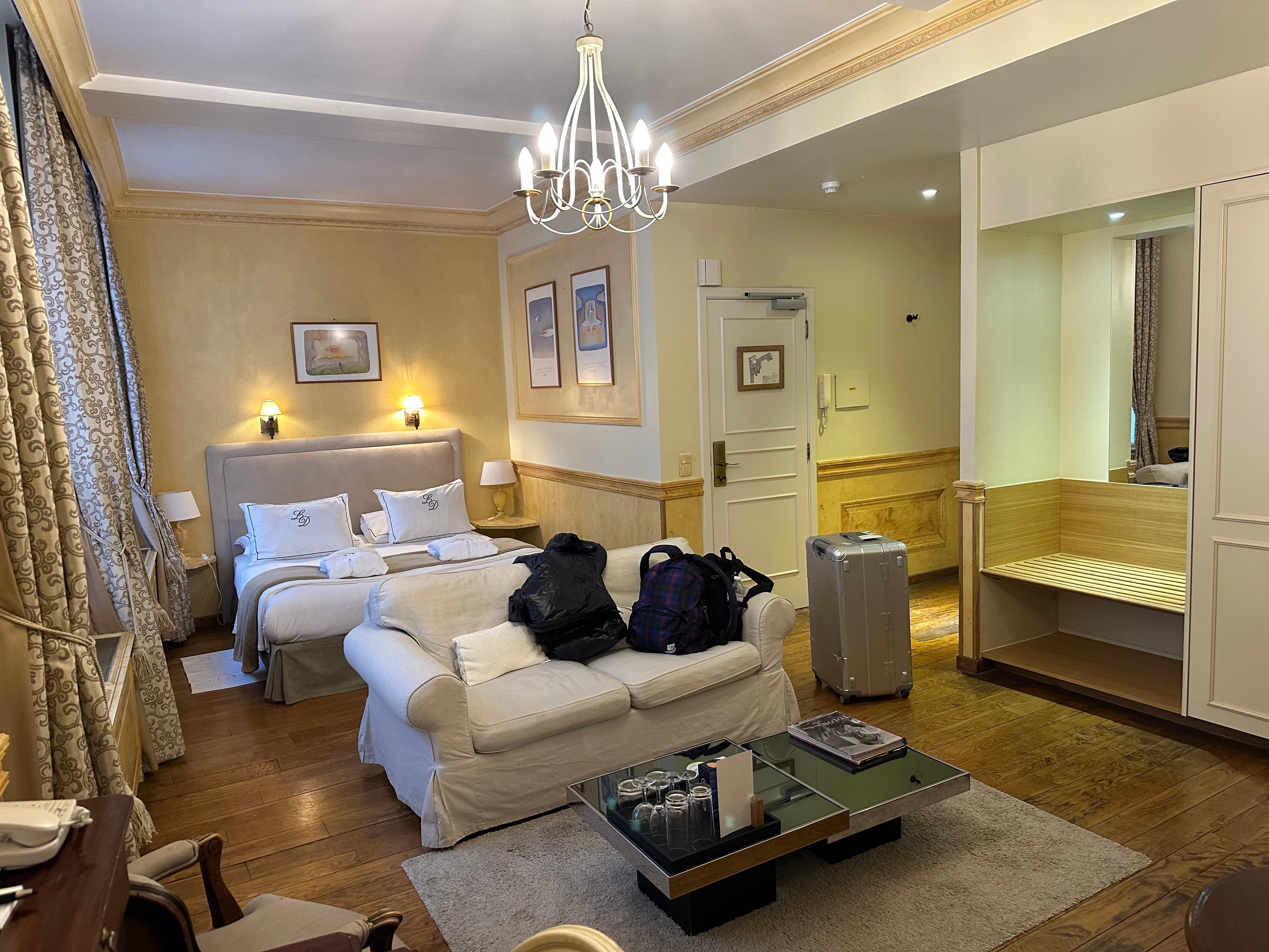 トランクを置くためのスペースがある