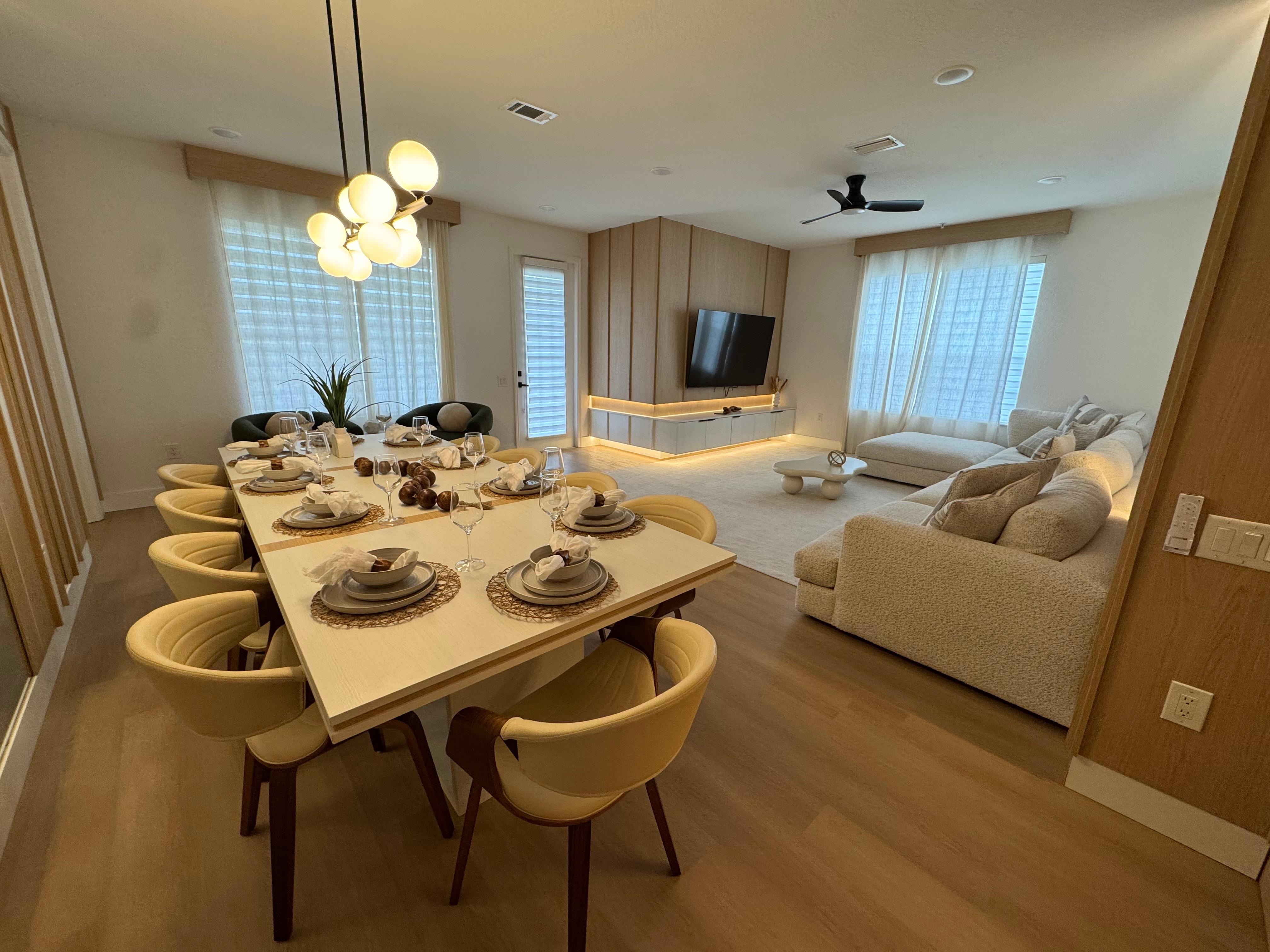 Yes please!!!!!! Great for entertaining if you needed. We didn’t have many people at condo. Dining decor was so pretty!!!!!