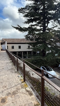 Tirada de cima da muralha. E a parte de trás.