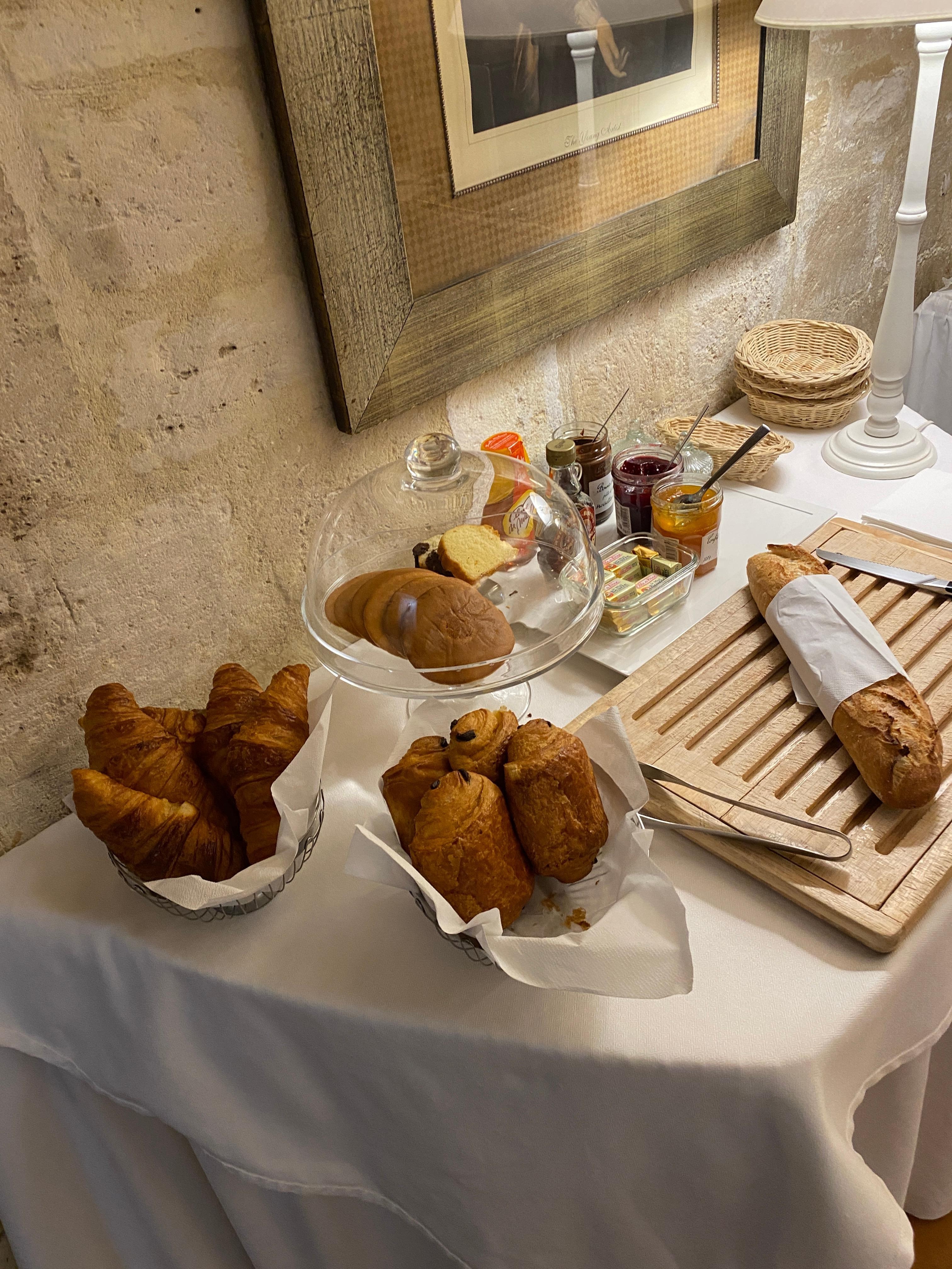 Fresh pastries & bread 