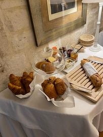 Fresh pastries & bread