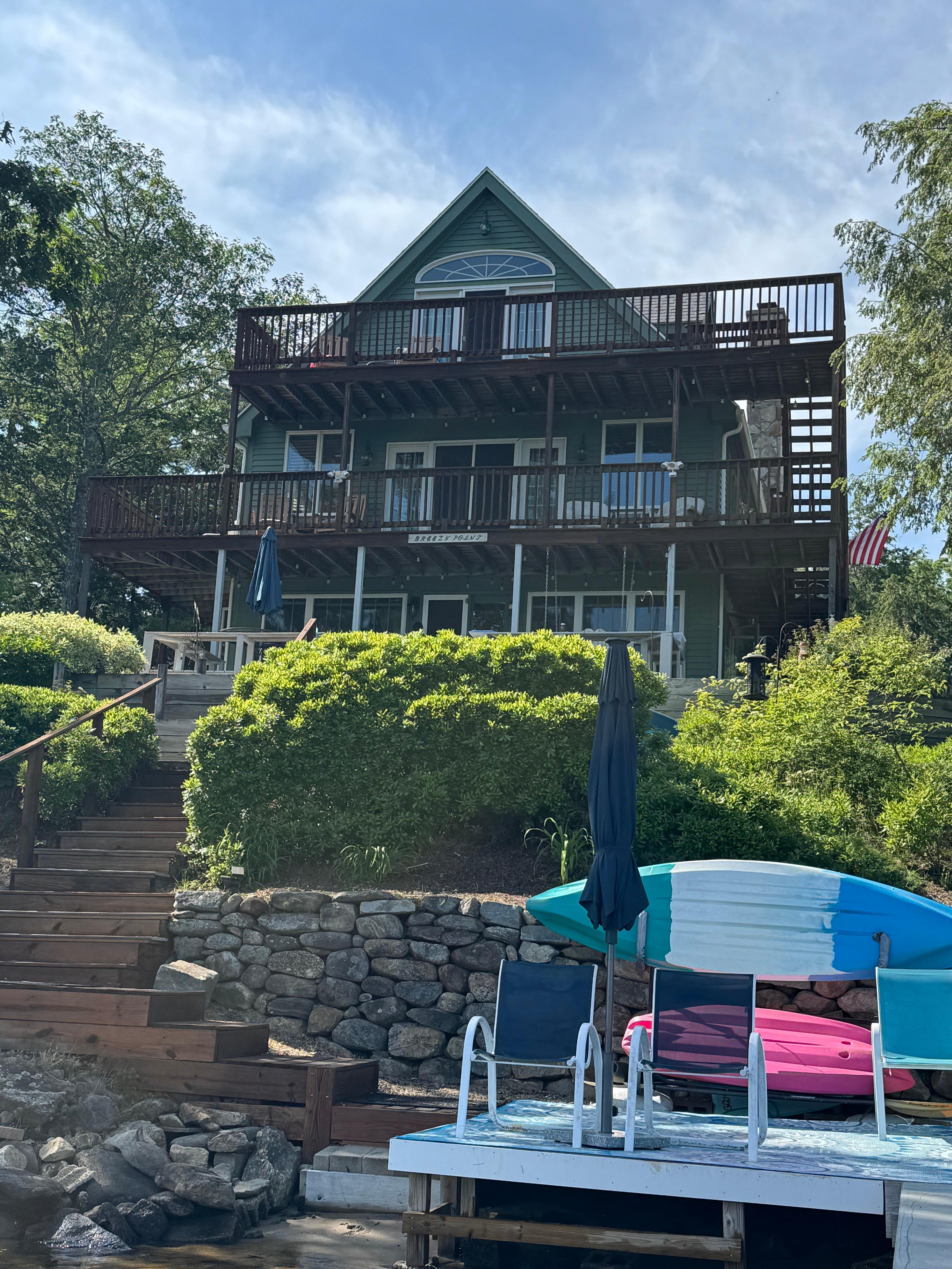 Love the decks, great views!