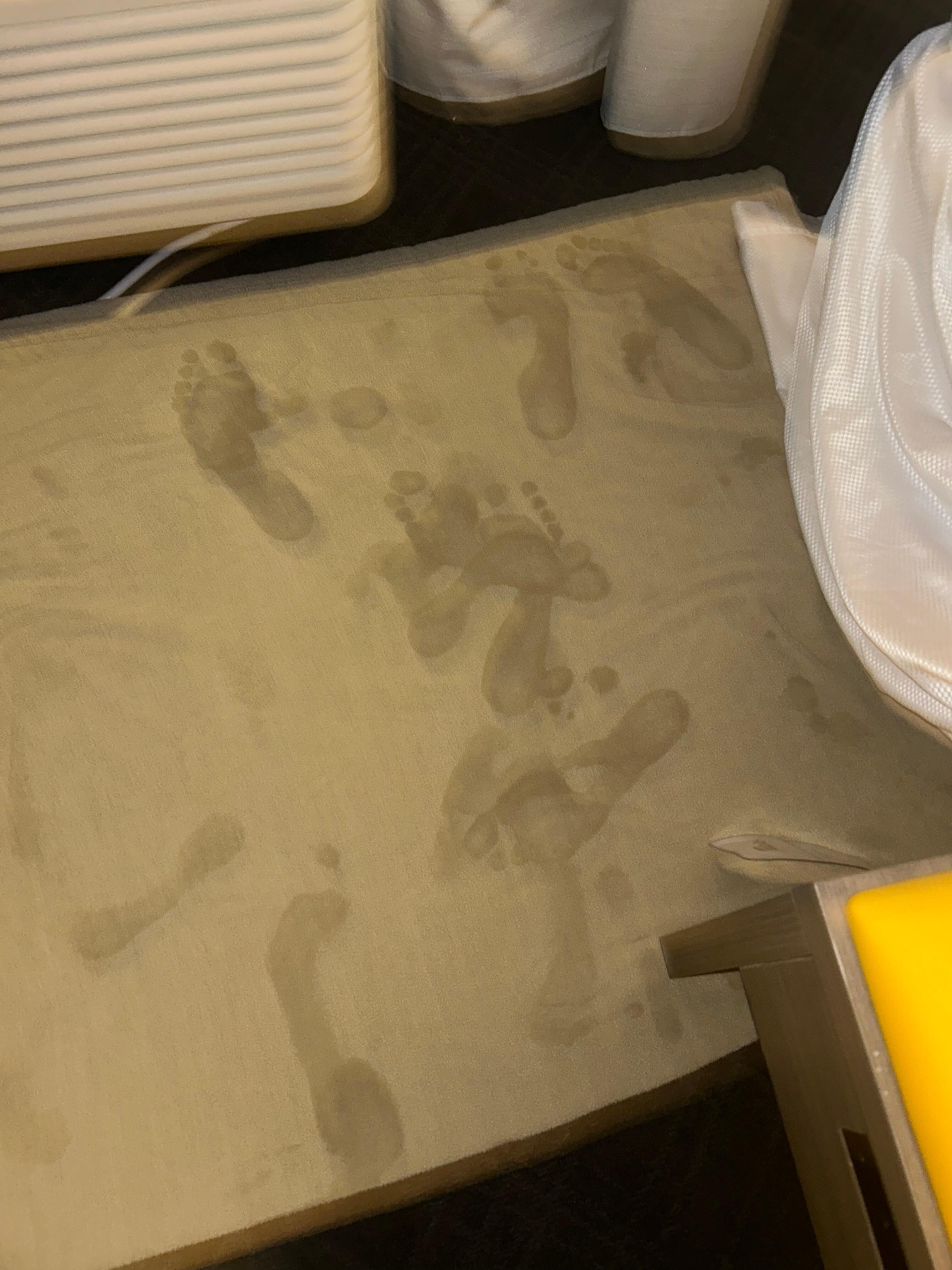 Wet floor A/c on 60 and room was still hot