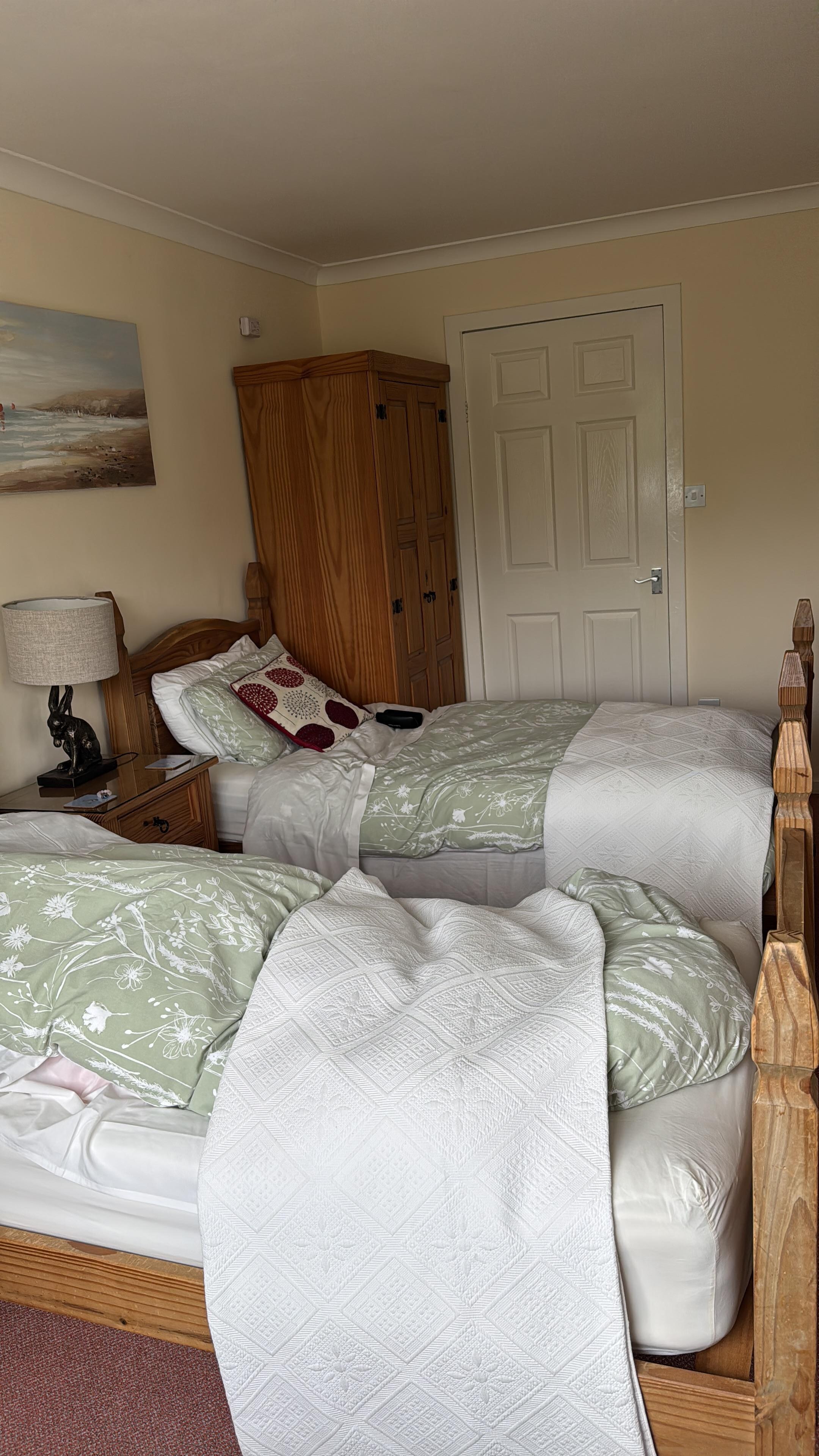 Clean room with nice clean bedding , en-suite 