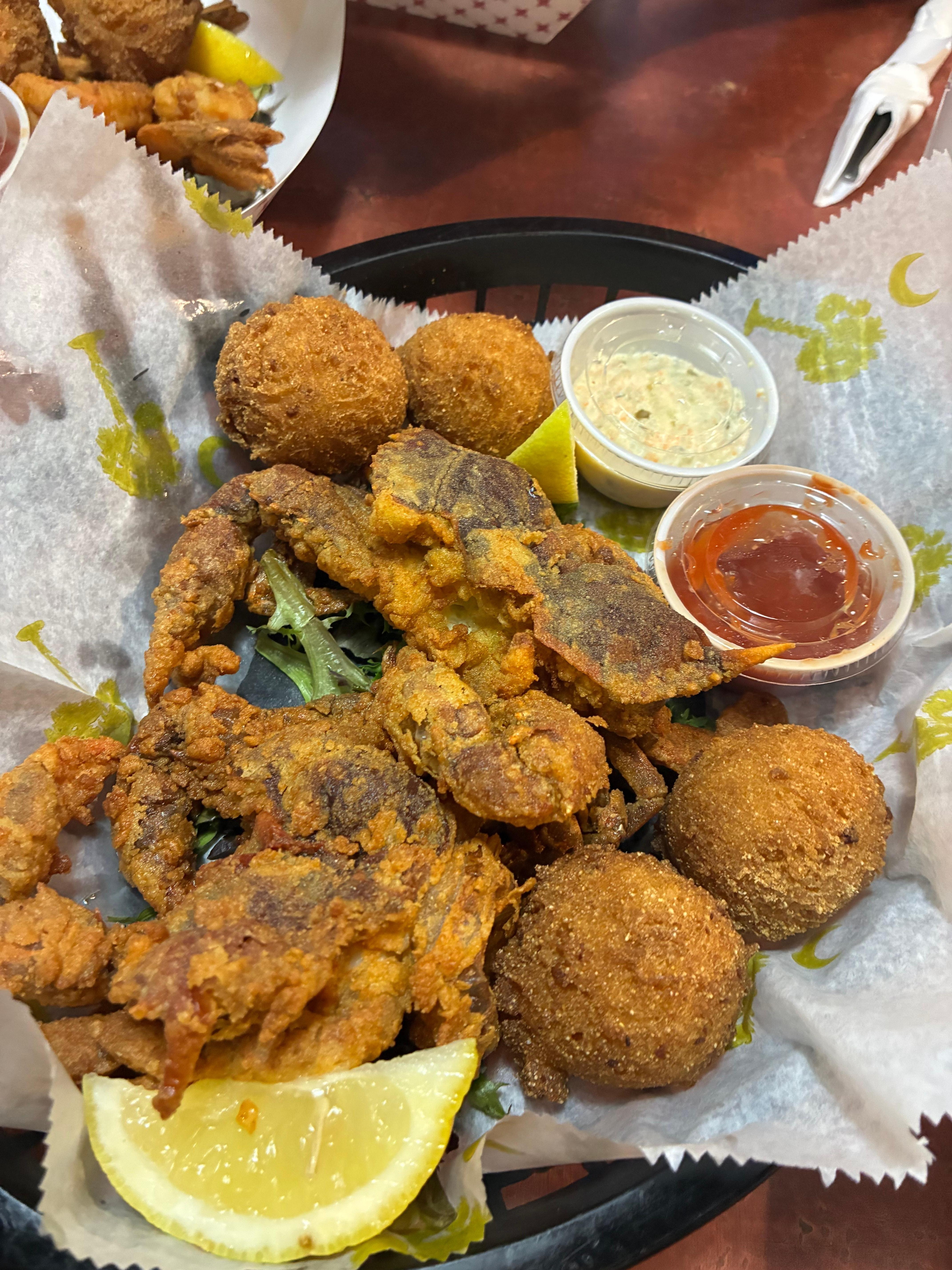 Ate at the local restaurant tw grahams. Grace recommended. It was great 