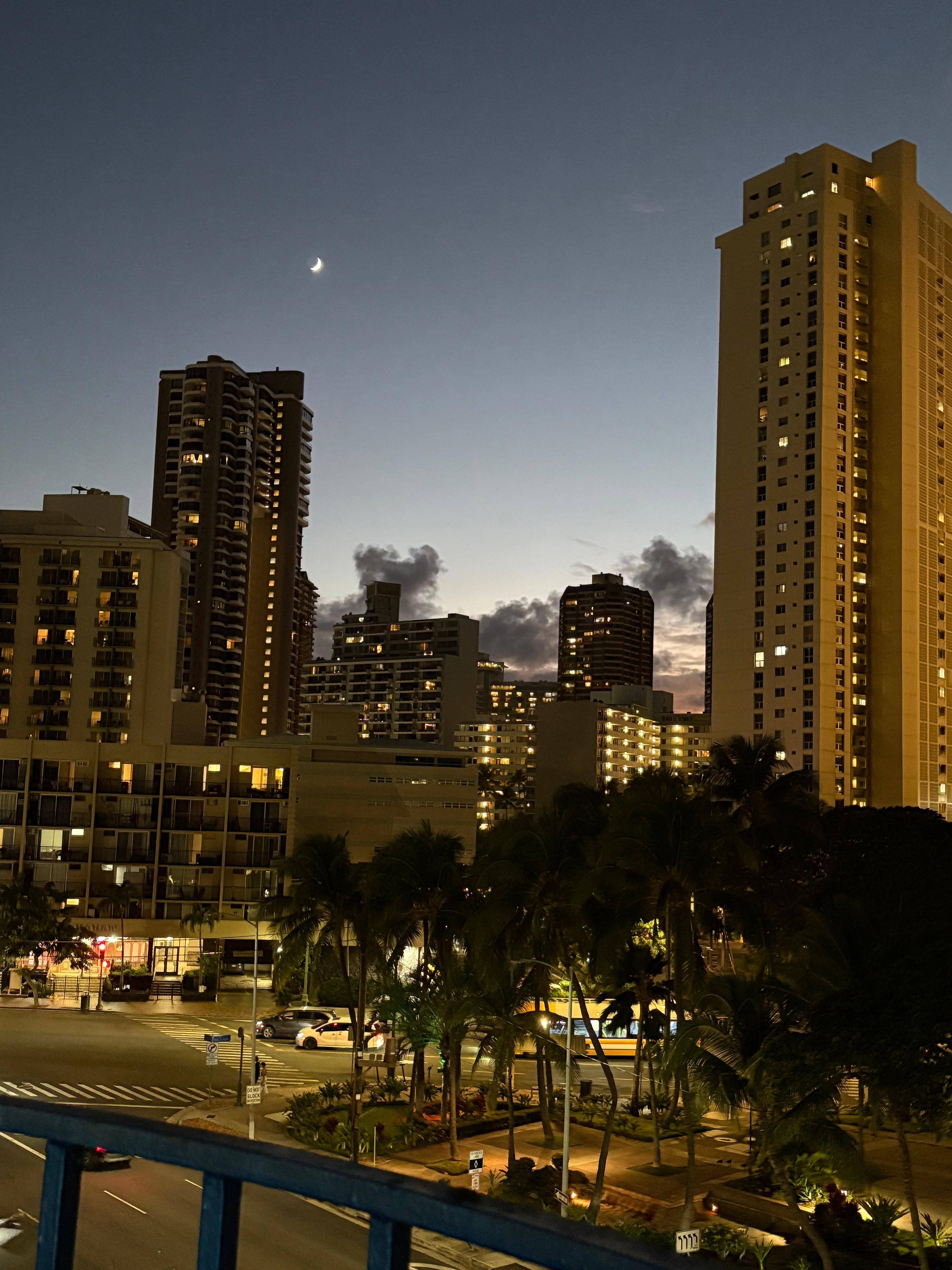 Moon over Honolulu from front balcony
