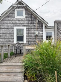The front of the cottage, a dream!