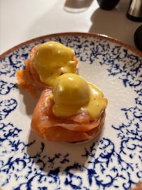 Frühstück: Egg royal