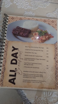 朝食付きプランでは、この中からコーヒー付きで無料で選べます。別途、サラダも頼みました。