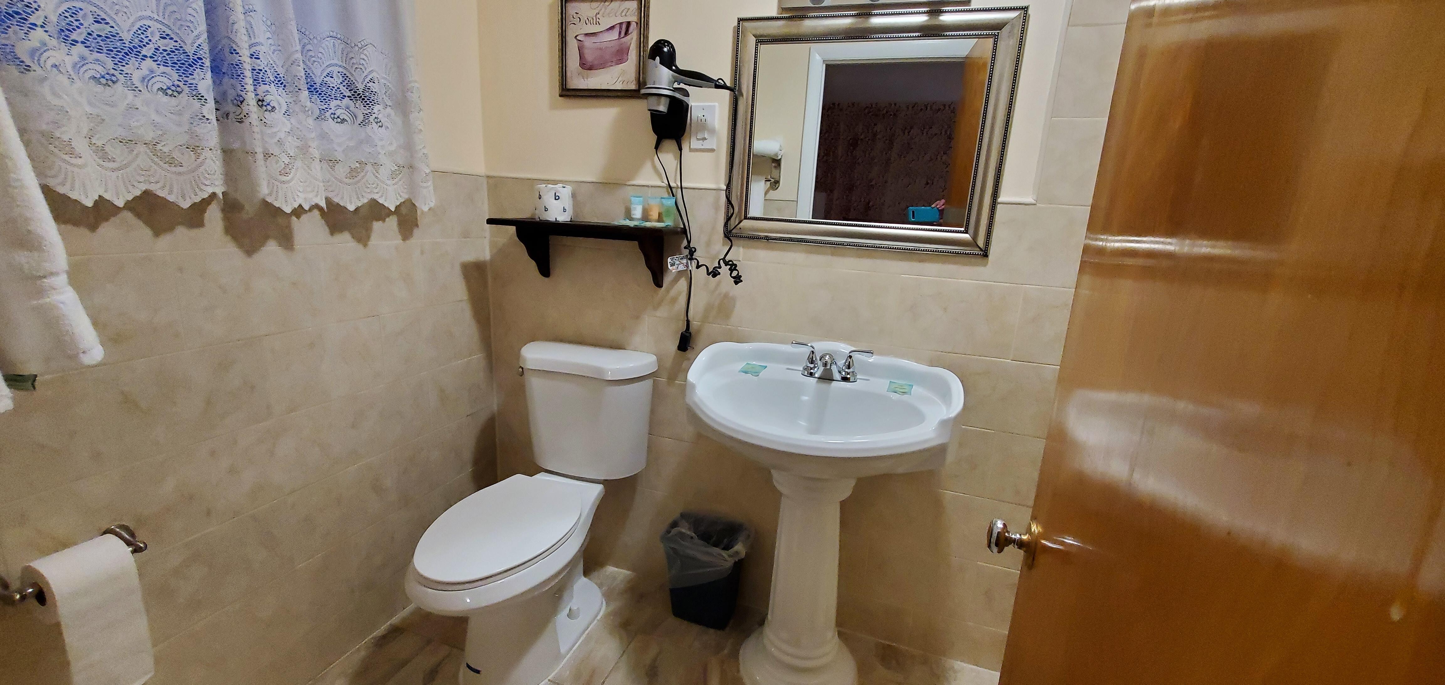 Bathroom was totally modern. Instant hot water and abundant water pressure.