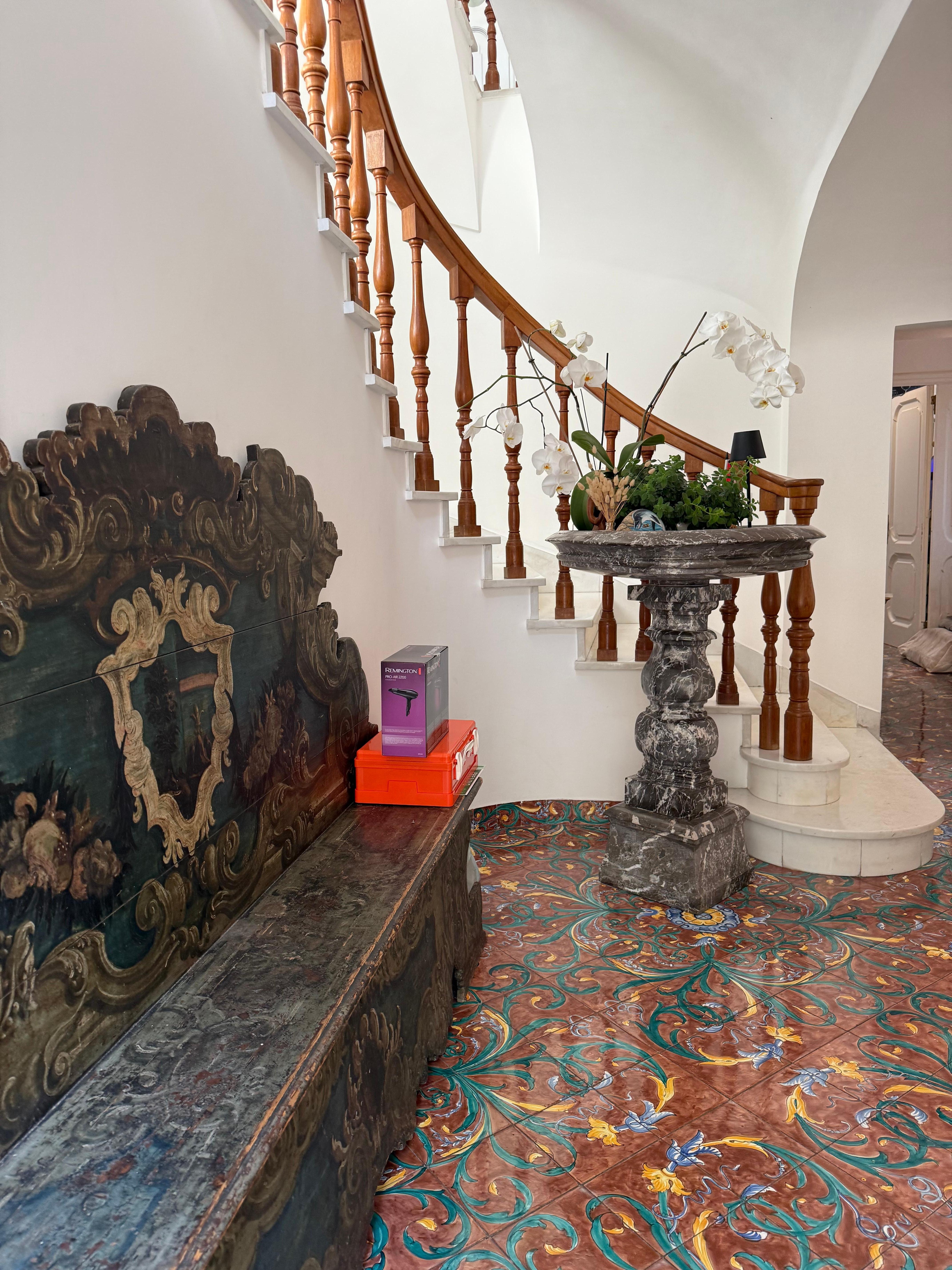 Magnificient entrance 