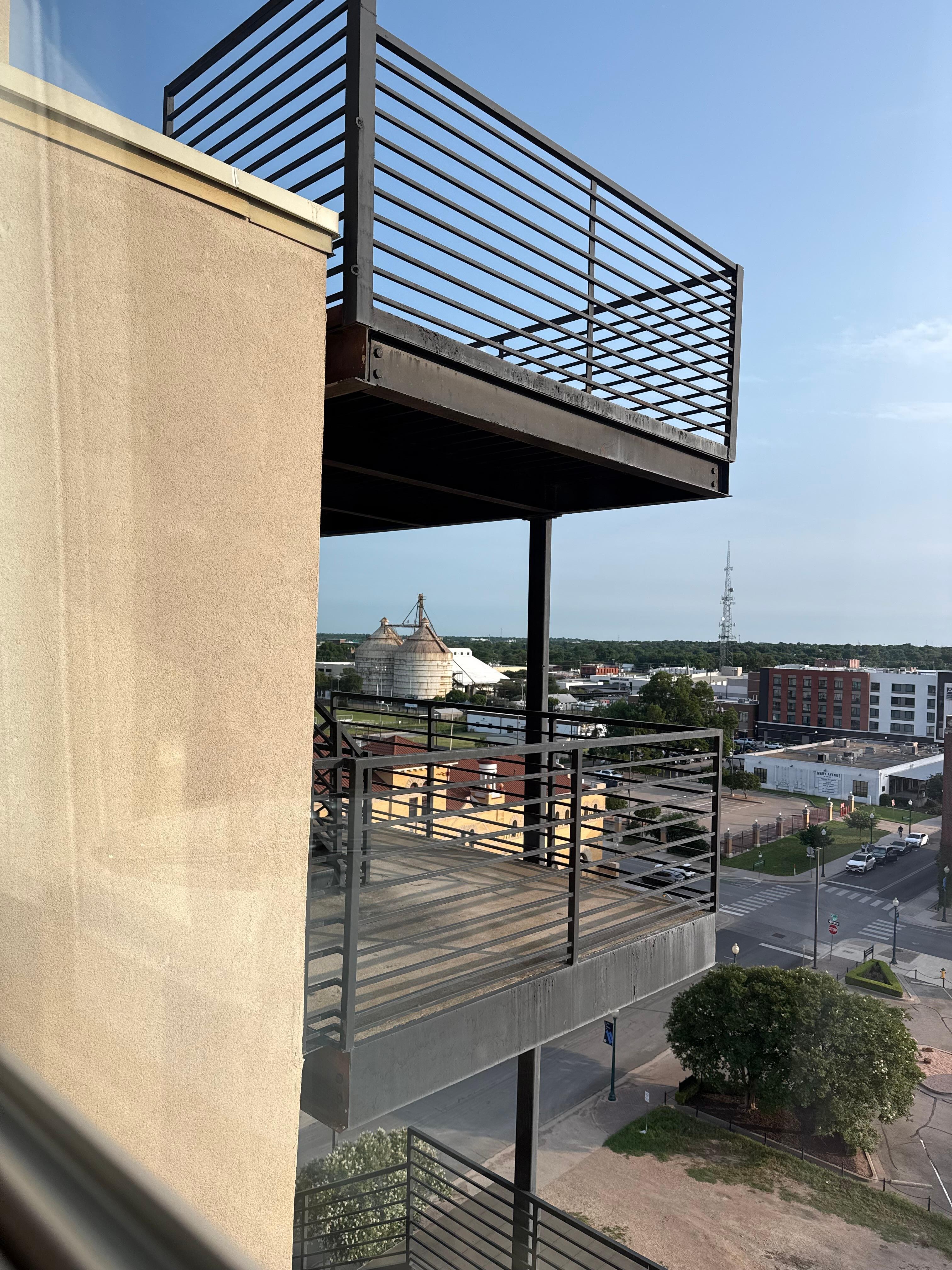 Walking distance to the Silos
