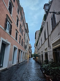 숙소에서 나오면 보이는 골목길